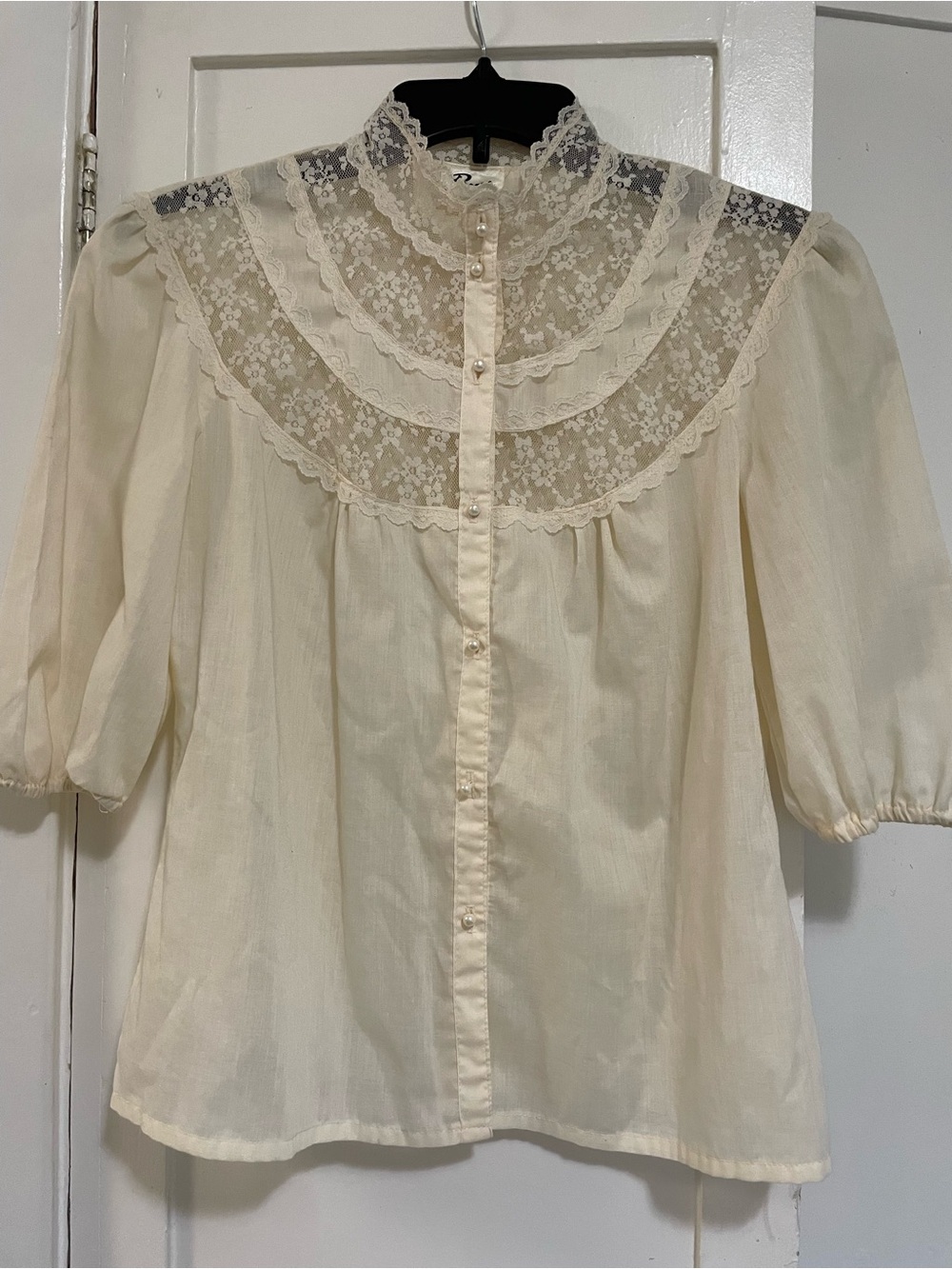 Byer California Vintage cream lace ruffle collar blouse pearl buttons medium